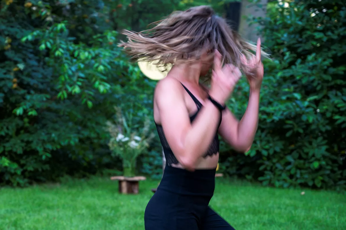 Midzomerdans 2020 bij Yell & Yonkers in de tuin